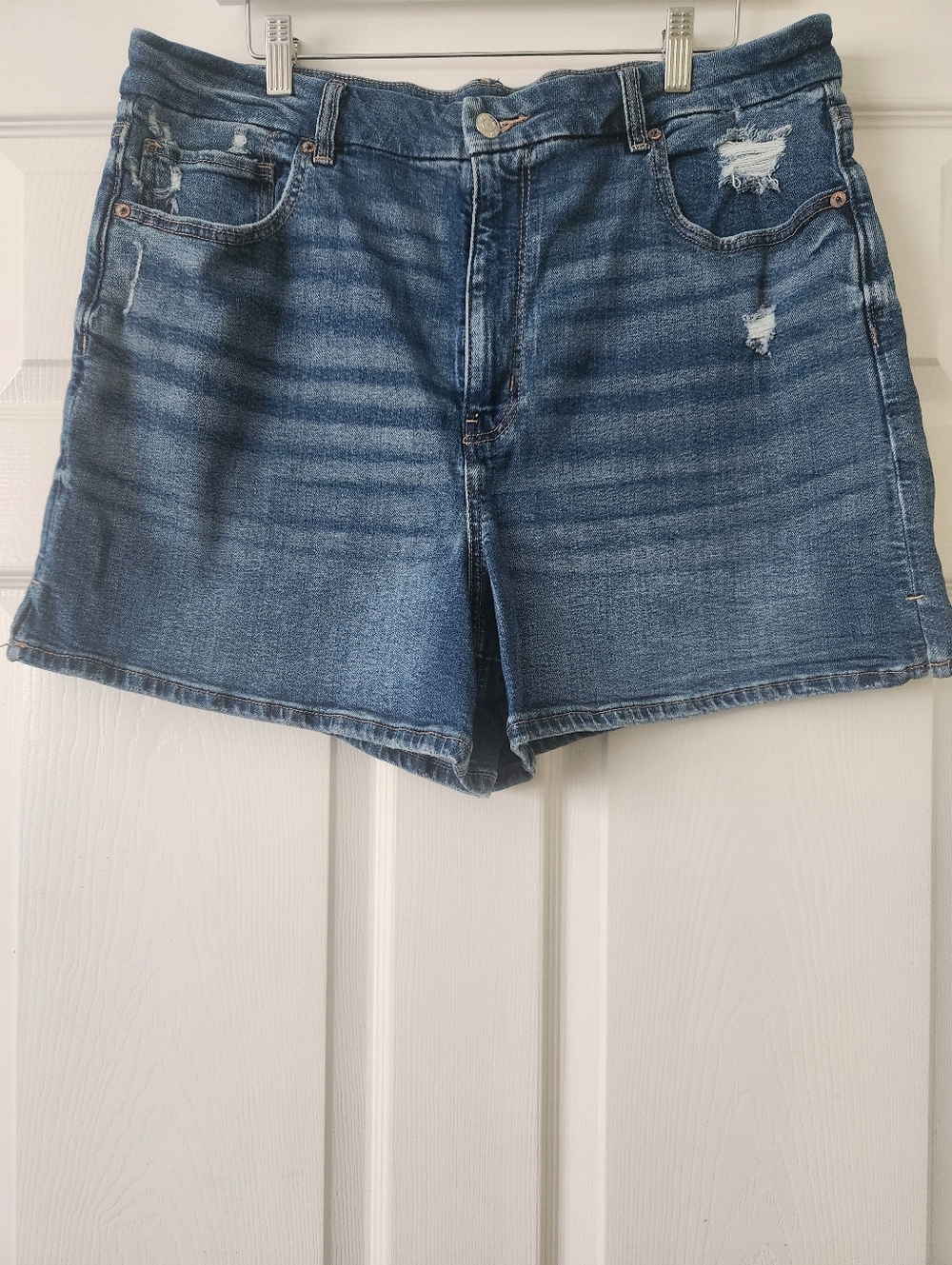 American Eagle Outfitters Faded Blue High-Rise Jean Shorts - Women's 18